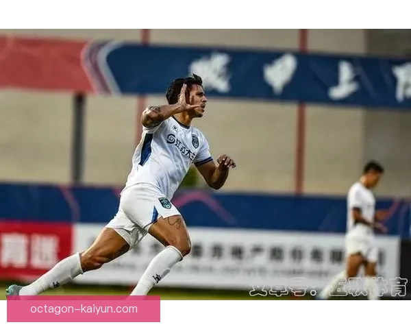 佩佩在本赛季表现稳健，持续增强球队的整体竞争力。