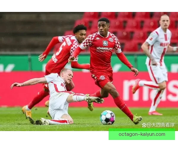 德甲保·阿达姆前锋状态回暖，近期表现值得关注