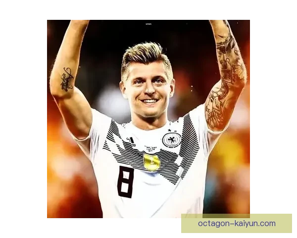 克罗斯在本赛季中持续提升，成为球队中不可或缺的核心球员。