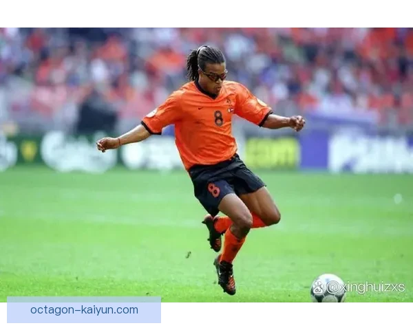 戴维斯职业生涯成长经历分析，展现其在足球领域的持续提升与潜力。